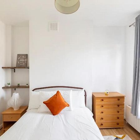 Large, Bright And Spacious 3 Bed Flat In Лондон Экстерьер фото