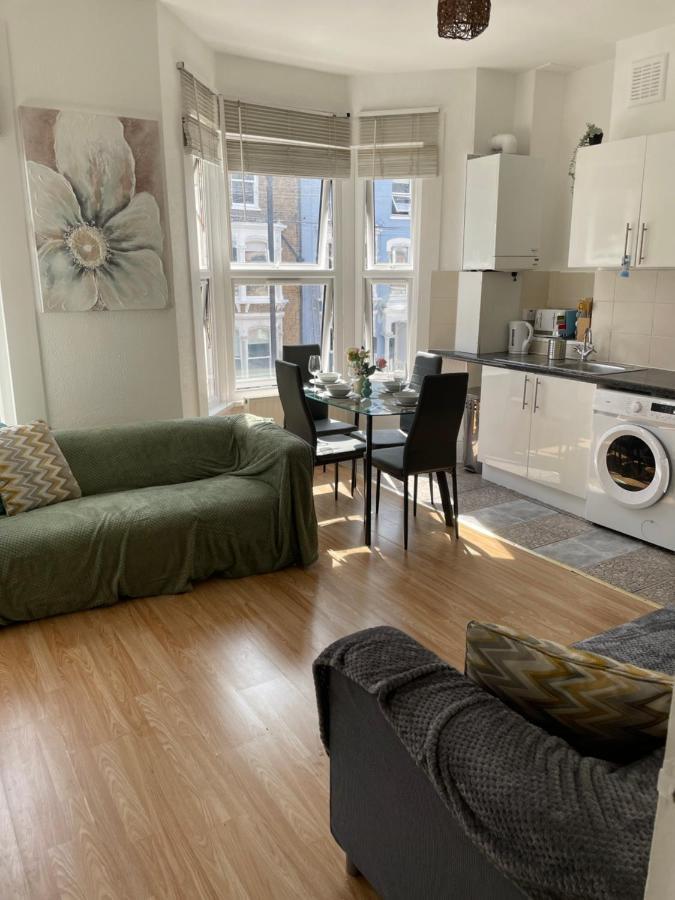 Large, Bright And Spacious 3 Bed Flat In Лондон Экстерьер фото